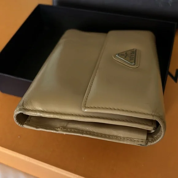 Authentic Prada wallet - Picture 6 of 12
